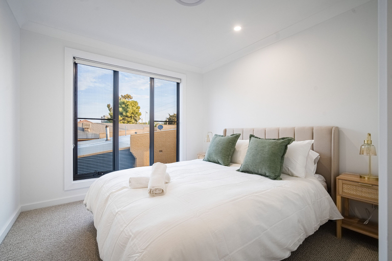 Bedroom 2, Luxury CBD Townhouse, Wagga Wagga - Pt A