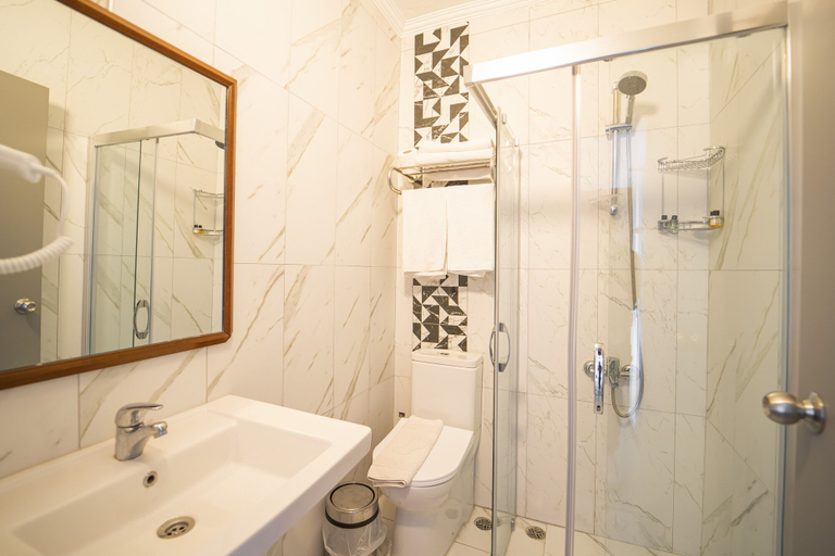 Bathroom 5, Moda Beach Hotel, Marmaris