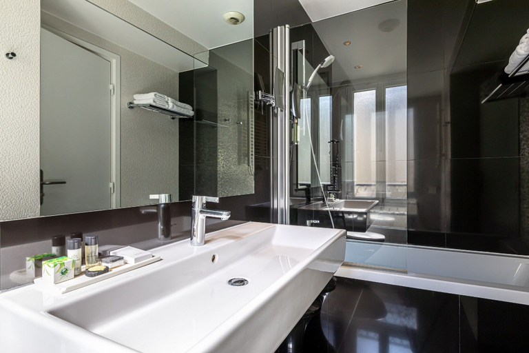 Bathroom 3, Hotel Diva Opéra, Paris
