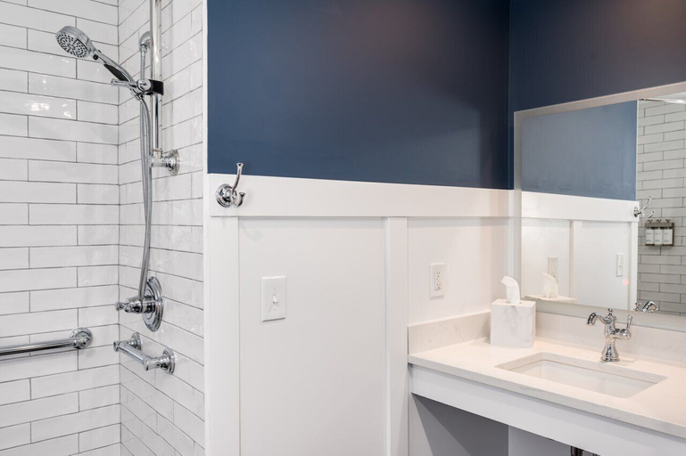 Bathroom 4, Martin Hill Inn, Rockingham