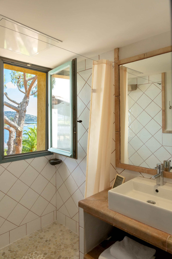 Bathroom 4, Casa Santini x Roc Seven, Corse-du-Sud