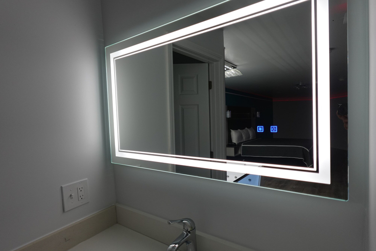 Bathroom 5, Blue Beach Motel, Washington