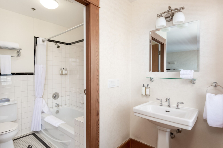 Bathroom 5, Hotel Eldorado at Eldorado Resort, Central Okanagan