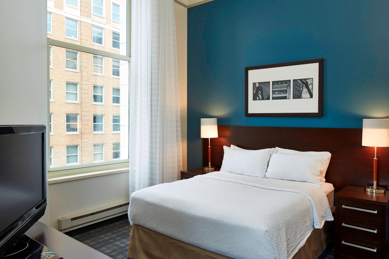 Bedroom 2, Residence Inn Milwaukee Downtown by Marriott, Milwaukee