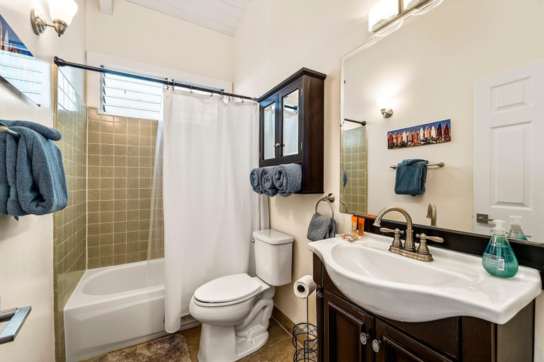 Bathroom 5, Koana Breeze, Hawaii