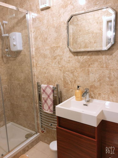 Bathroom 5, Studio Self contained flat free Parking, Nottingham