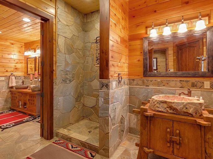Bathroom, Lx28: Gold Beach Oceanfront Estate, Curry