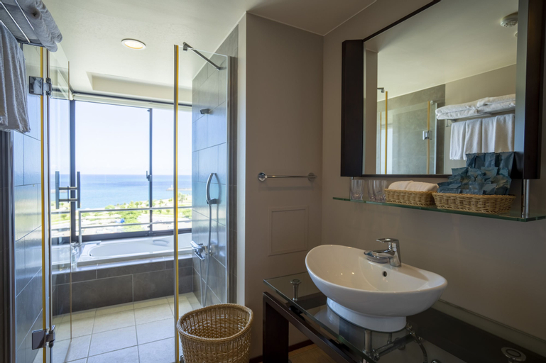 Bathroom 16