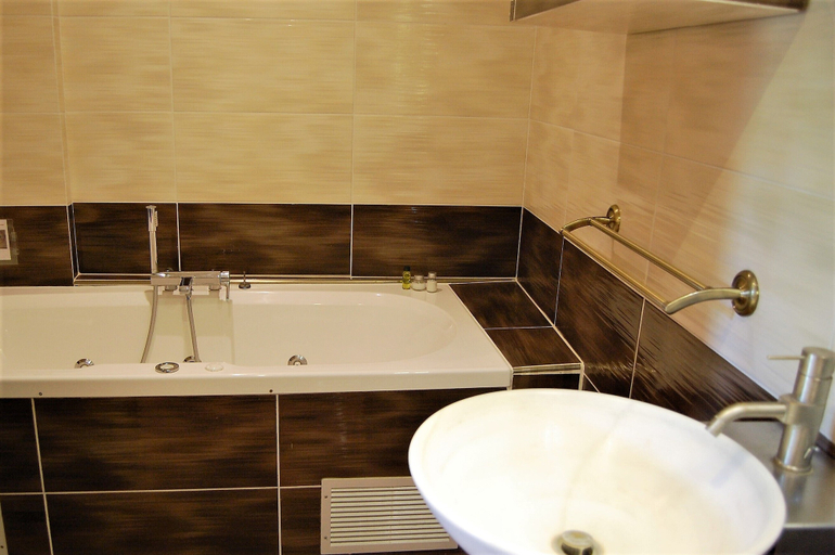 Bathroom 5, Chateau La Servayrie, Aveyron