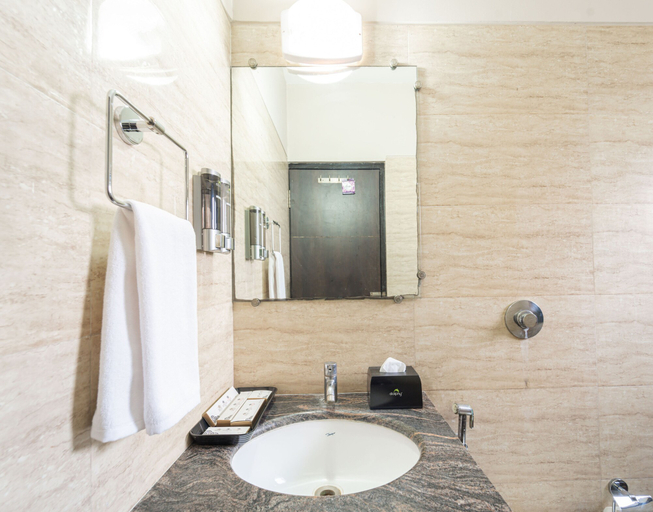Bathroom 4, Enrise by Sayaji Harda, Harda