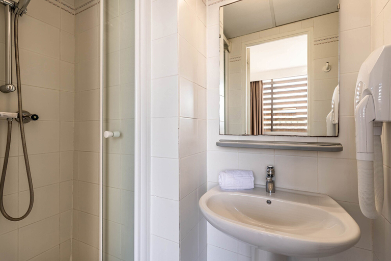 Bathroom 3, Hôtel Propriano Arena Bianca, Corse-du-Sud