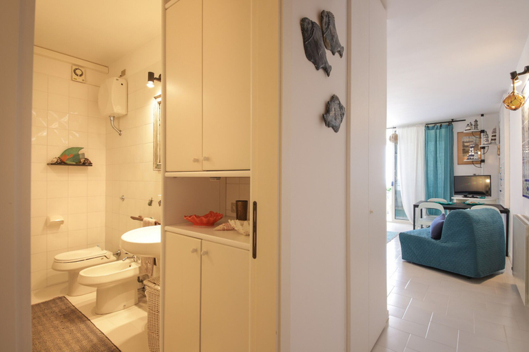 Bathroom 3, Casa nel blu, Bari