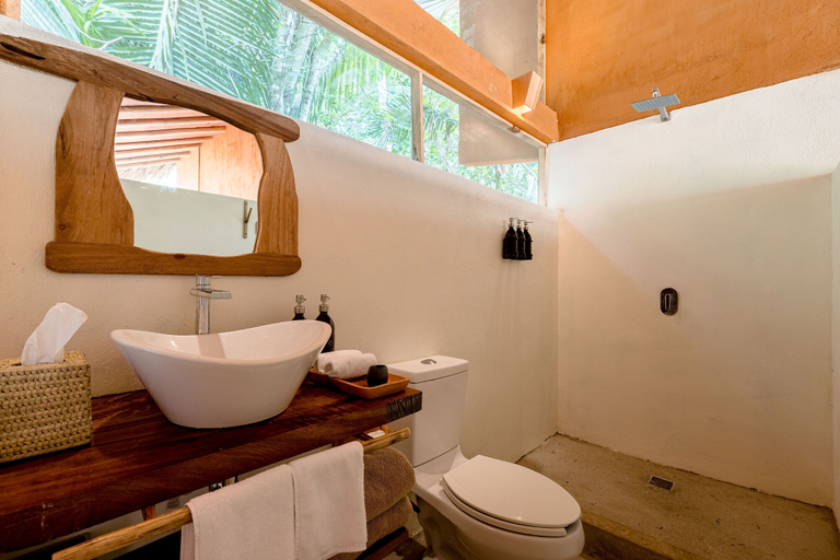 Bathroom 3, Pueblo del Sol Hotel Retreat, Dist. Pochutla