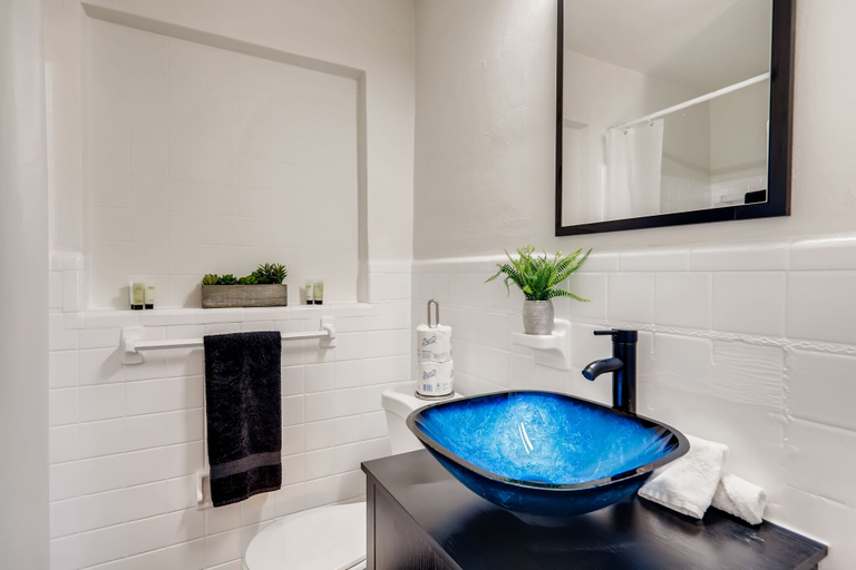 Bathroom 5, The Coral Sands, Palm Beach