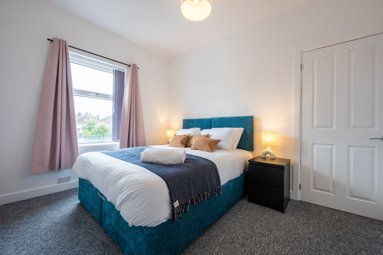 Bedroom 2, Durham View by Tŷ SA, Newport