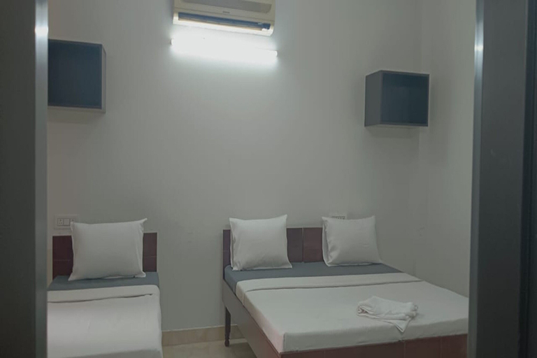 Bedroom 2, Singh Deluxe Inn, Gurgaon