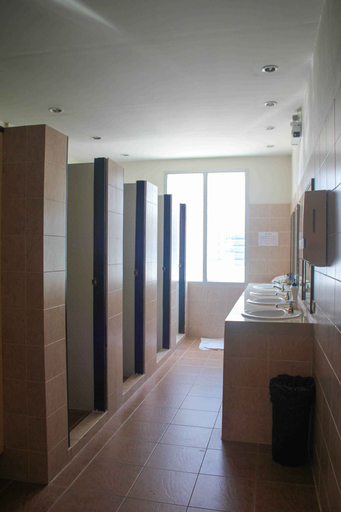 Bathroom 4, Lub Sbuy Hostel, Pulau Phuket