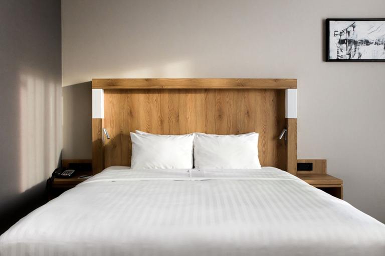 Bedroom 3, Courtyard by Marriott Warsaw Airport, Warsaw