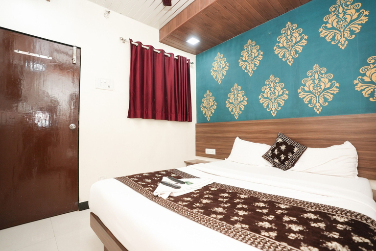 Bedroom 2, Hotel Mumbai Residency, Mumbai Suburban