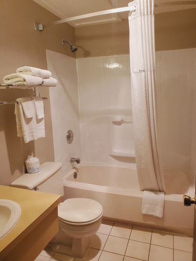 Bathroom, Wyo Inn, Sheridan