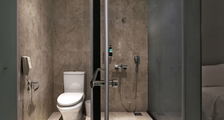 Bathroom 5, Miller Inn, Taichung