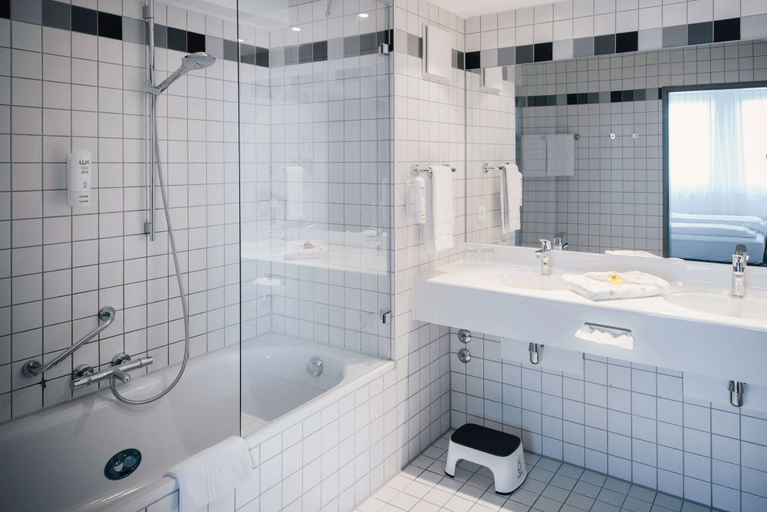Bathroom 4, Vienna House Easy by Wyndham Gunzburg, Günzburg