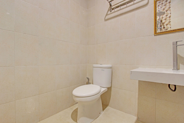 Bathroom 4, Collection O Gunung Kidul Near Baron Beach Formerly Orchid Hotel, Gunung Kidul