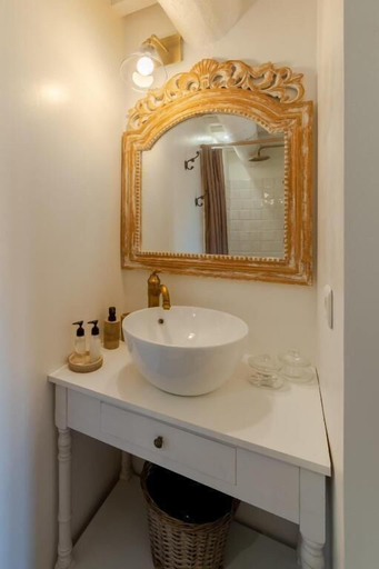 Bathroom 5, Mas Des Cerisiers, Vaucluse
