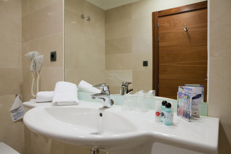 Bathroom, Sercotel Riscal, Murcia