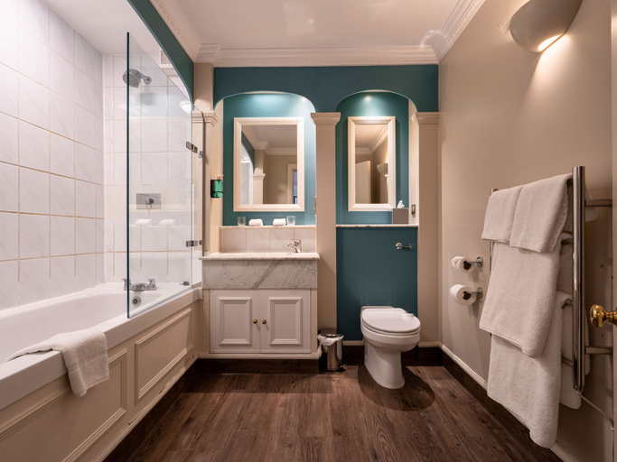 Bathroom 3, Villiers Hotel, Buckinghamshire