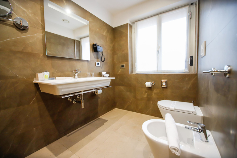 Bathroom 4, Hotel Diplomatic, Torino