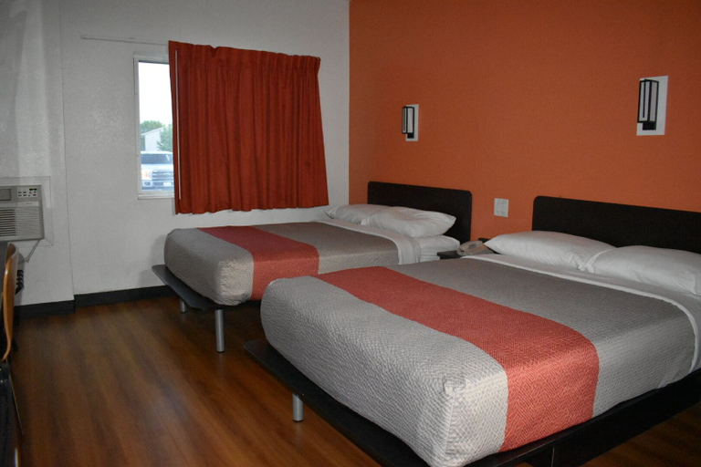 Bedroom 3, Motel 6 Springfield, IL, Sangamon