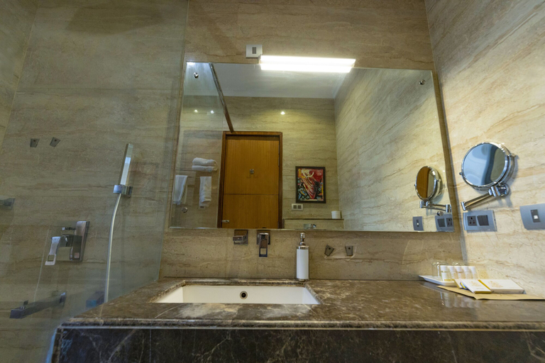 Bathroom 3, SH&B - Hotel Millennium Inn, Prayagraj, Kaushambi