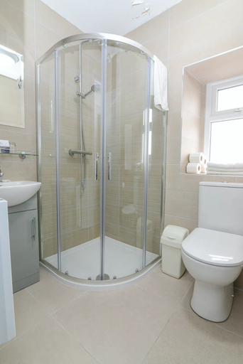 Bathroom 4, Lodge at The Old Barracks