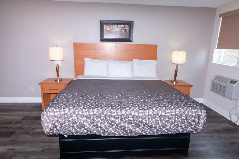 Others 4, Borden Inn & Suites, Simcoe