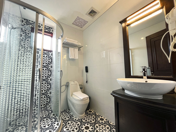 Bathroom 19