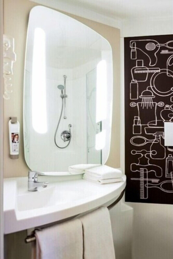 Bathroom, ibis Coventry Centre, Coventry