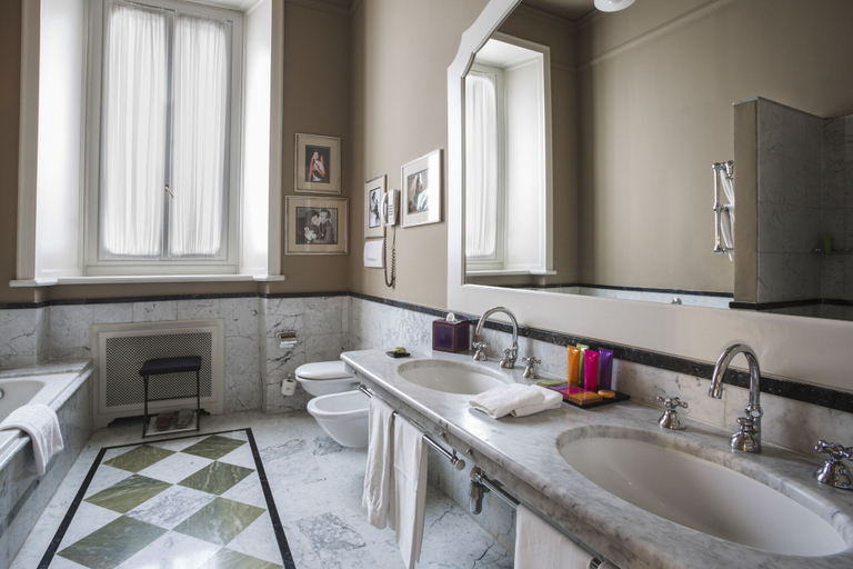 Bathroom 5, Grand Hotel et de Milan, Milano