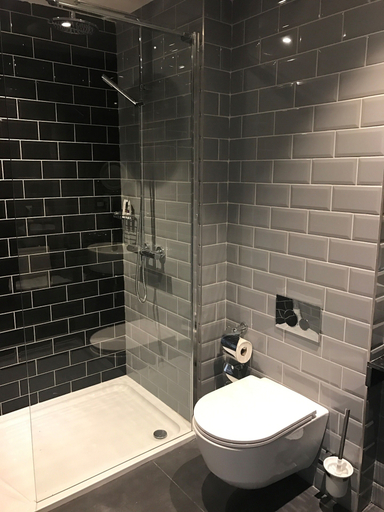 Bathroom 3, Hunton Park Hotel, Hertfordshire