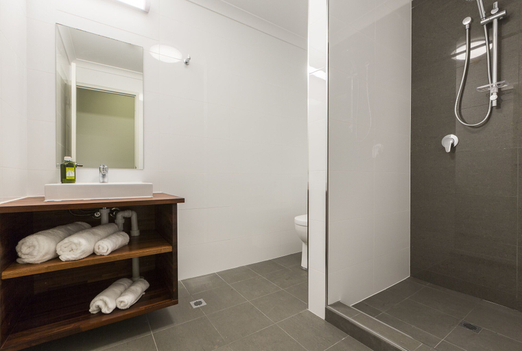Bathroom 4, Gallery Hotel, Cockburn