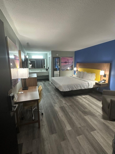 Bedroom 4, Days Inn & Suites by Wyndham Jennings, Jefferson Davis