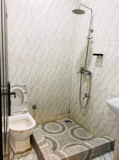 Bathroom 3, T Golden Villa Hotel, Enugu North