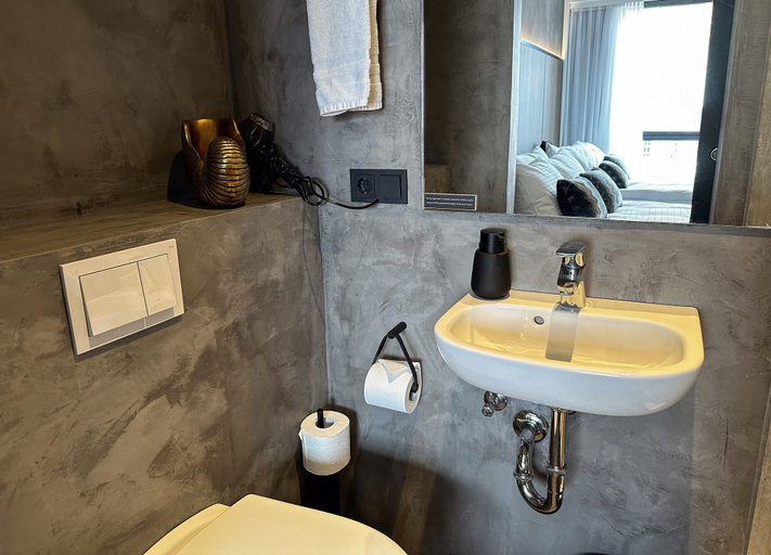Bathroom 4, B14 Apartments & Rooms, Reykjavík