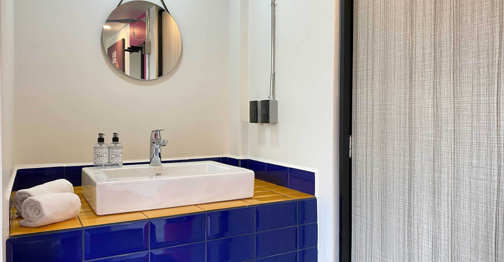 Bathroom 5, Hotel Estancias VIVE MX Cuauhtemoc, Trademark by Wyndham, Mexico City