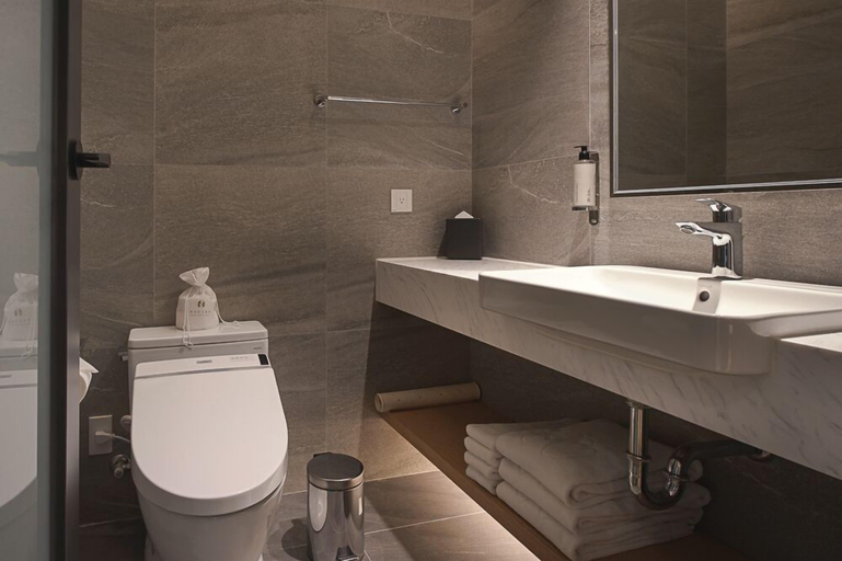 Bathroom 4, Grand Banyan Hotel, Tainan