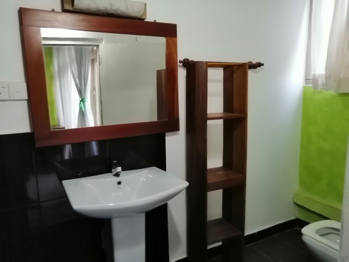 Bathroom 3, Sithila Villa, Dehiwala-Mount Lavinia