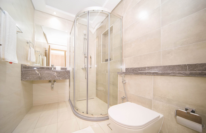 Bathroom 4, 360 Vacation – THE BAY Residence 1BR Apartment, Dubai