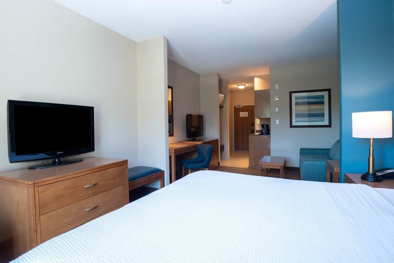 Bedroom 5, Sandman Hotel & Suites Squamish, Squamish-Lillooet