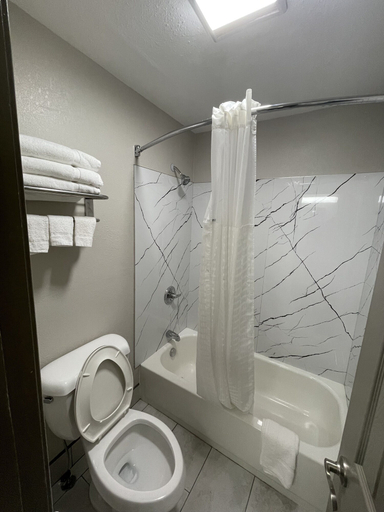 Bathroom 4, Days Inn by Wyndham Holladay, Decatur