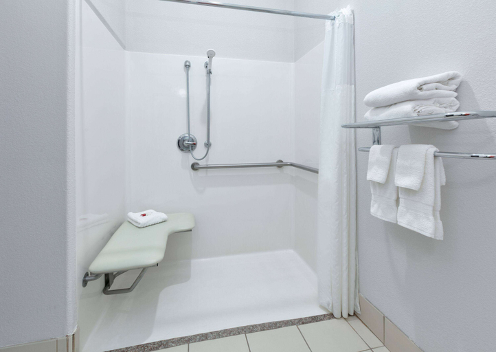 Bathroom 5, Baymont Inn & Suites by Wyndham Glen Rose, Somervell